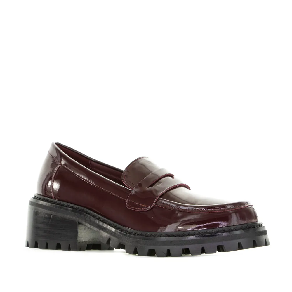 LE SANSA ZOEY MERLOT PATENT