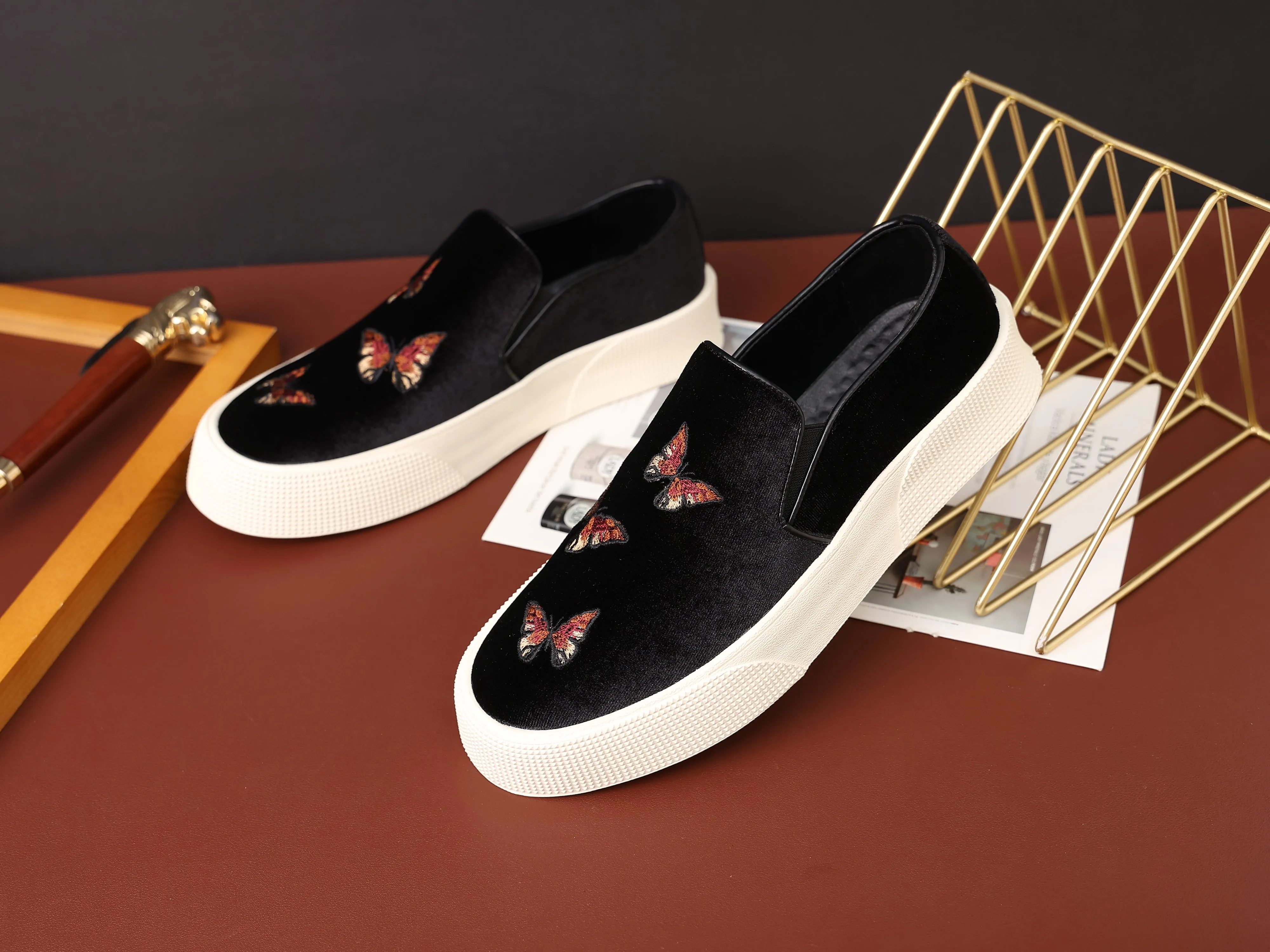 Men's Velvet Butterfly Embroidery Loafers