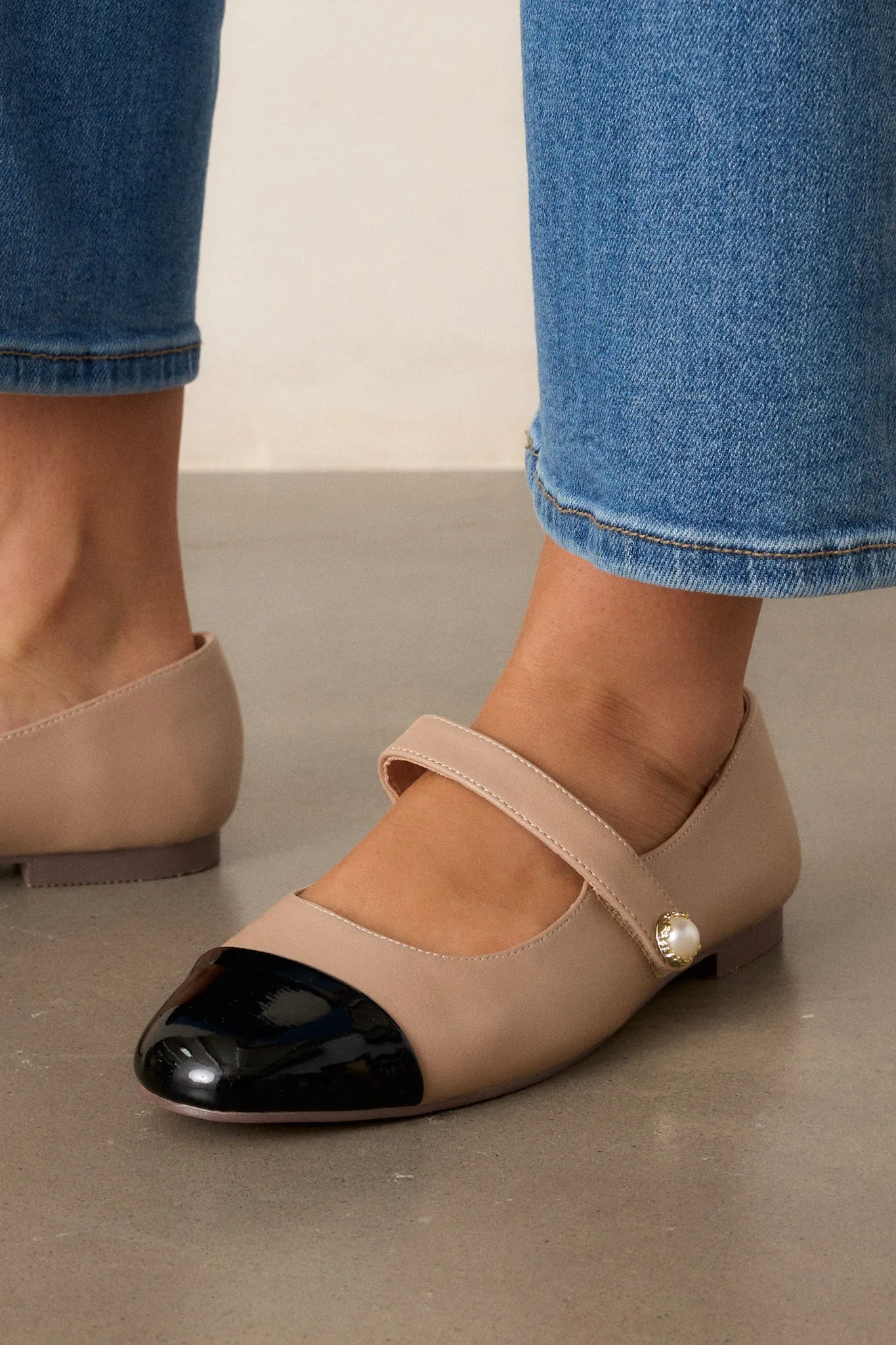 Soft Horizon Tan Round Toe Flats