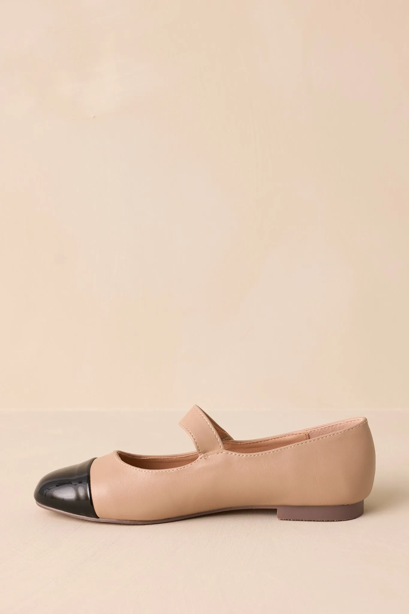 Soft Horizon Tan Round Toe Flats